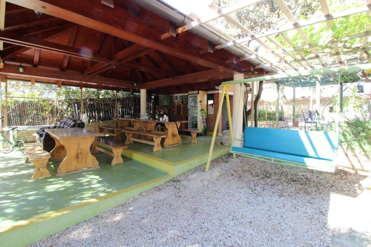 Apartments And Rooms With Parking Space Mandre, Pag - 6309 Kolan Bagian luar foto