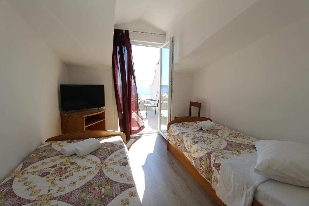 Apartments And Rooms With Parking Space Mandre, Pag - 6309 Kolan Bagian luar foto