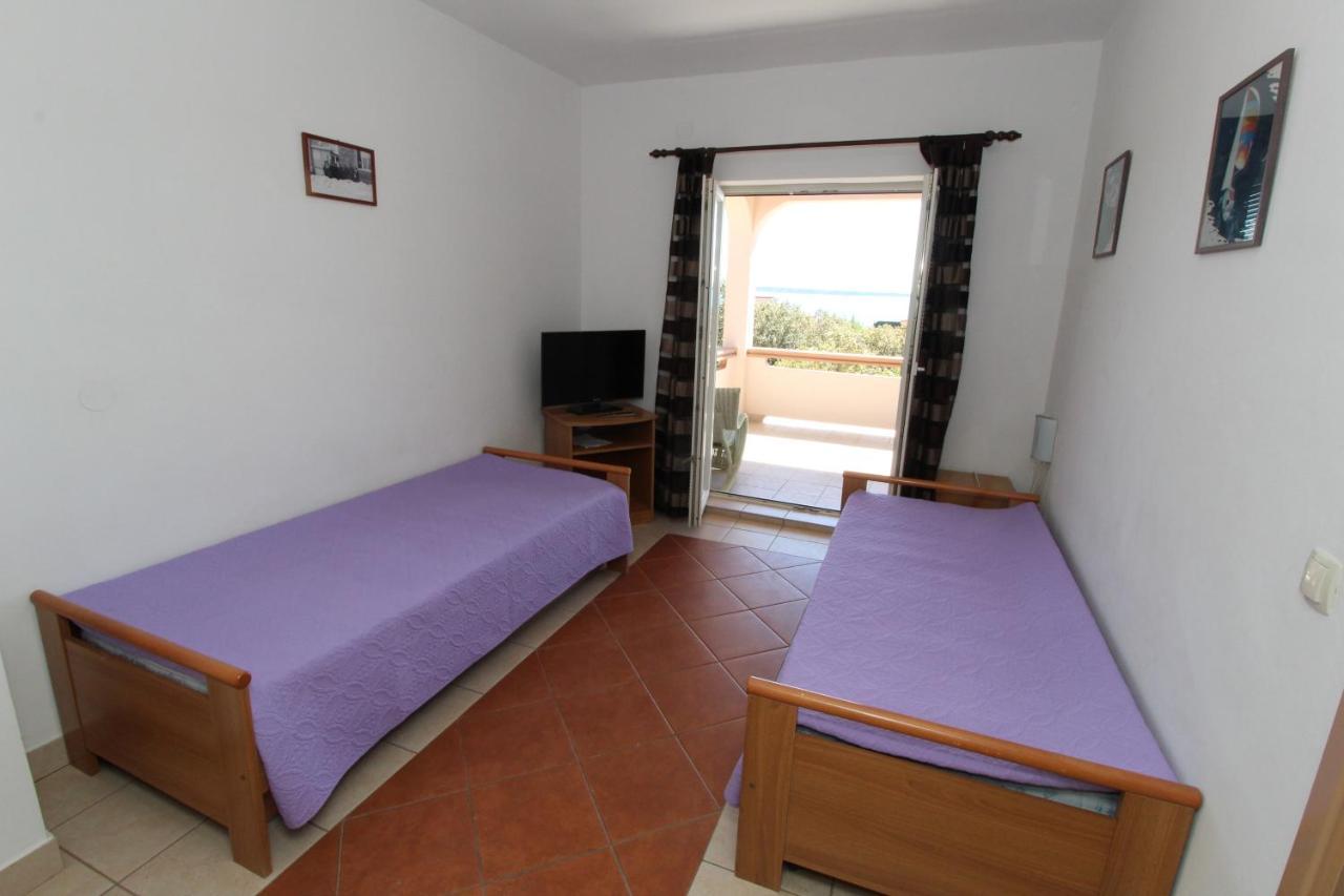 Apartments And Rooms With Parking Space Mandre, Pag - 6309 Kolan Bagian luar foto