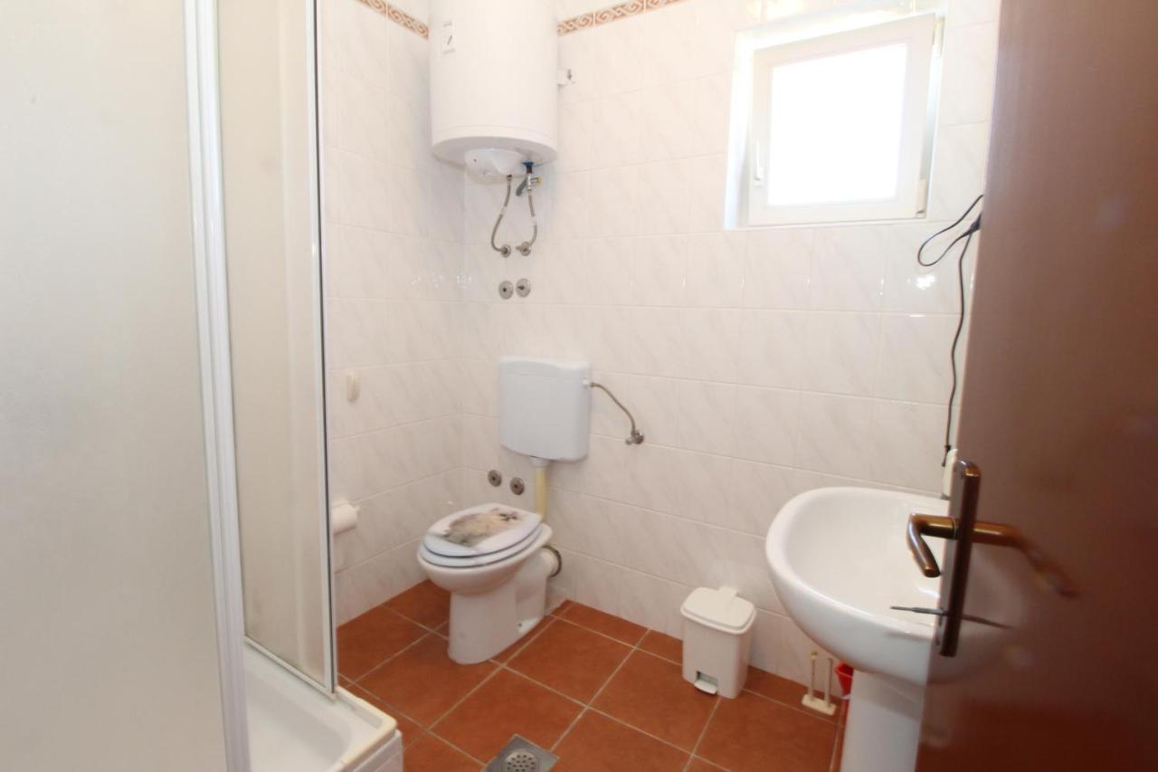 Apartments And Rooms With Parking Space Mandre, Pag - 6309 Kolan Bagian luar foto