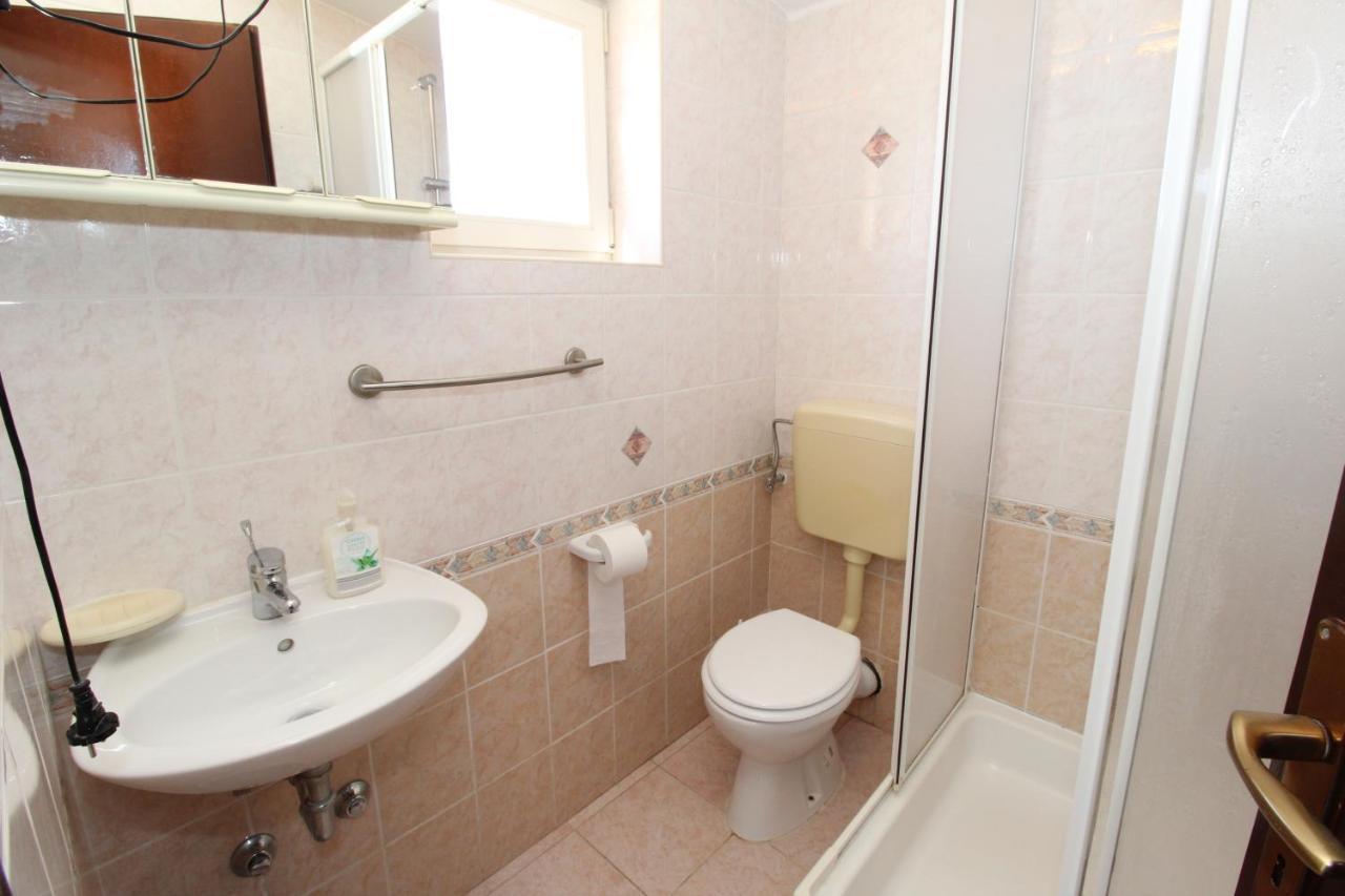 Apartments And Rooms With Parking Space Mandre, Pag - 6309 Kolan Bagian luar foto