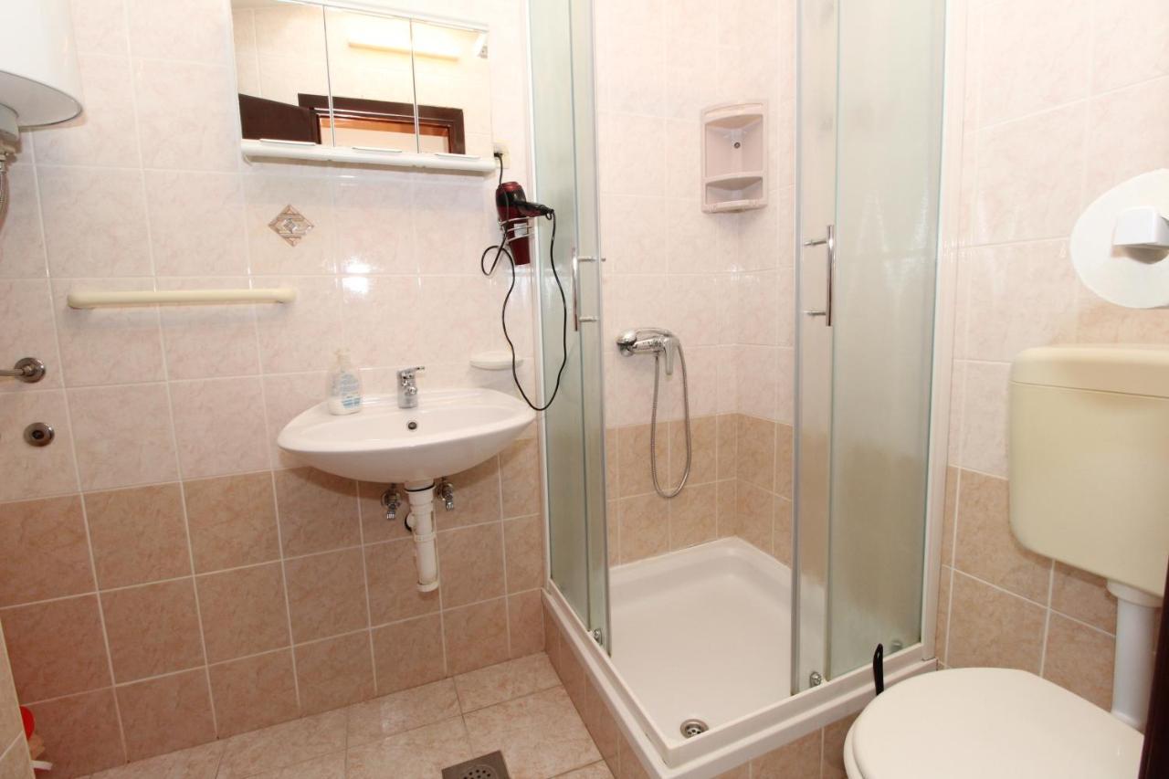 Apartments And Rooms With Parking Space Mandre, Pag - 6309 Kolan Bagian luar foto