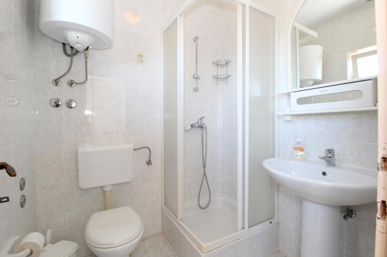 Apartments And Rooms With Parking Space Mandre, Pag - 6309 Kolan Bagian luar foto