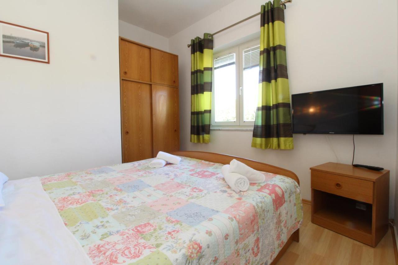 Apartments And Rooms With Parking Space Mandre, Pag - 6309 Kolan Bagian luar foto