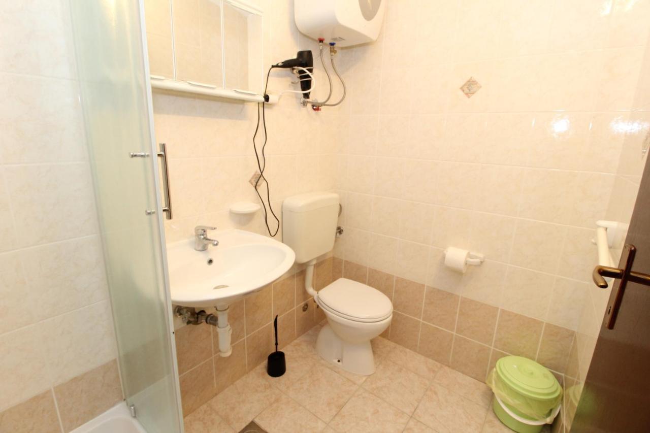 Apartments And Rooms With Parking Space Mandre, Pag - 6309 Kolan Bagian luar foto
